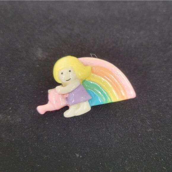 Vintage 80s Pastel Rainbow Girl Pin Brooch Garden Watering Can - Picture 3 of 5
